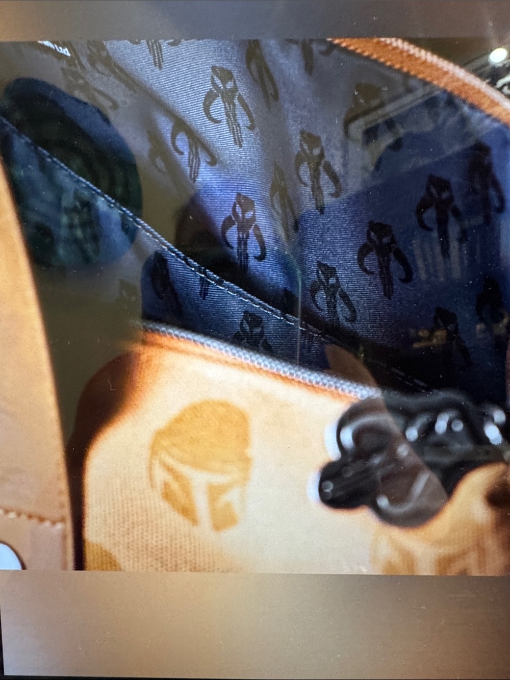 Star Wars Mythosaur Messenger Bag Mandalorian and Grogu - Picture 3 of 13